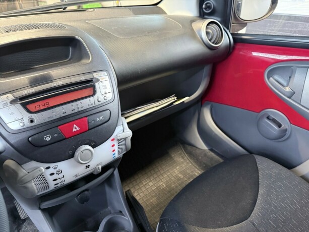 peugeot-107-bensin-2010-big-14