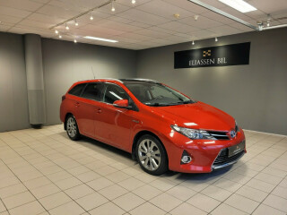 Toyota | Auris | Elektrisitet+bensin | 2014
