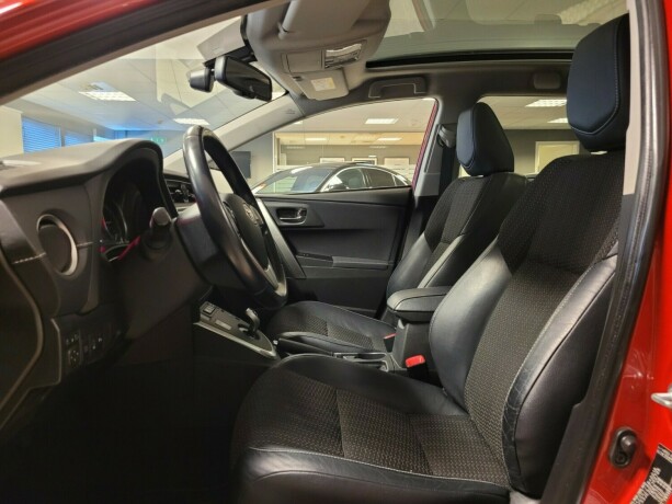 toyota-auris-elektrisitetbensin-2014-big-15