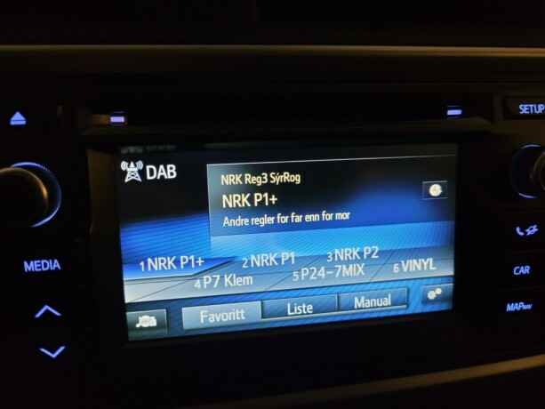 toyota-auris-elektrisitetbensin-2014-big-23