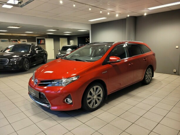 toyota-auris-elektrisitetbensin-2014-big-6