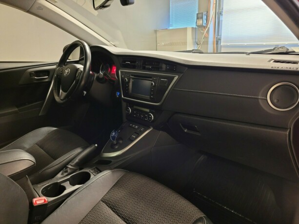 toyota-auris-elektrisitetbensin-2014-big-11