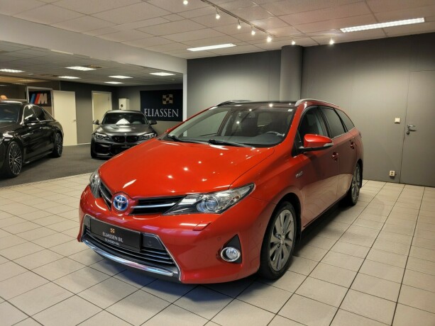 toyota-auris-elektrisitetbensin-2014-big-7