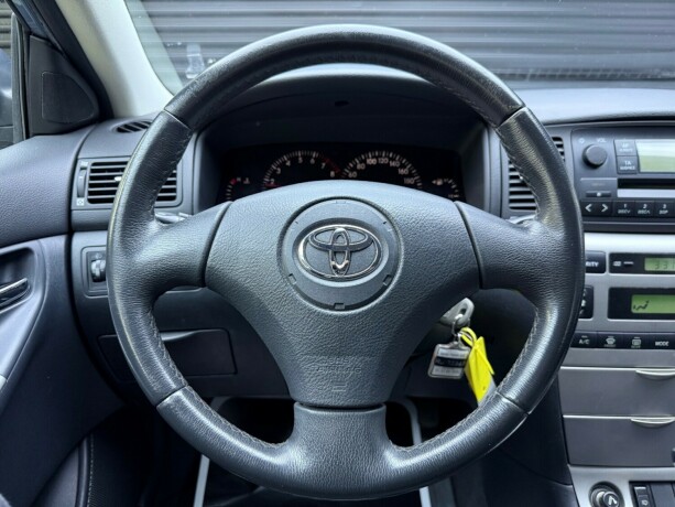 toyota-corolla-bensin-2004-big-13