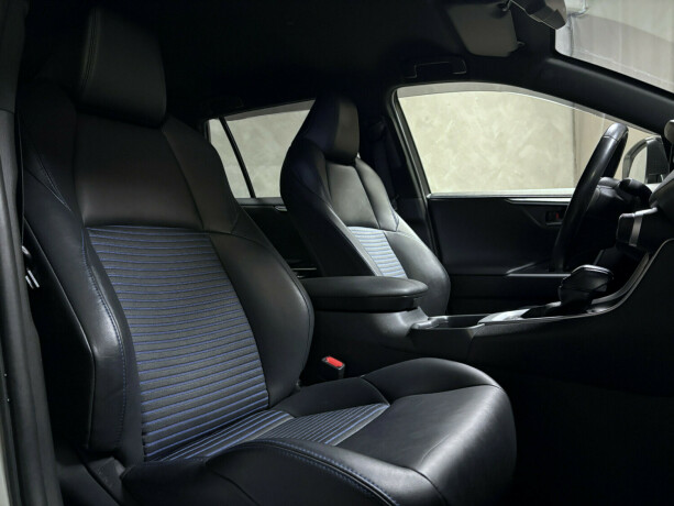 toyota-rav4-elektrisitetbensin-2019-big-3