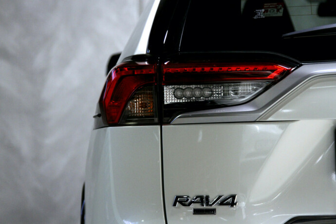 toyota-rav4-elektrisitetbensin-2019-big-23