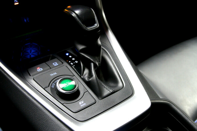 toyota-rav4-elektrisitetbensin-2019-big-11