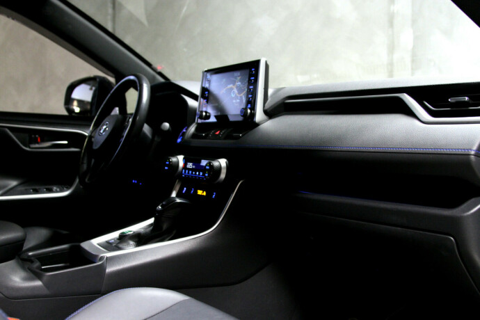 toyota-rav4-elektrisitetbensin-2019-big-5