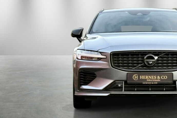 volvo-v60-plug-in-petrol-2020-big-4