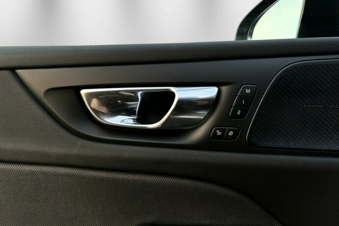 volvo-v60-plug-in-petrol-2020-big-40