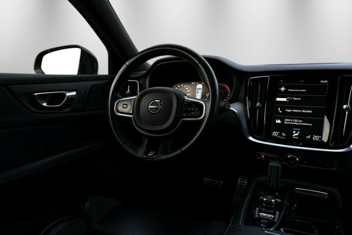 volvo-v60-plug-in-petrol-2020-big-17