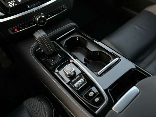 volvo-v60-plug-in-petrol-2020-big-25