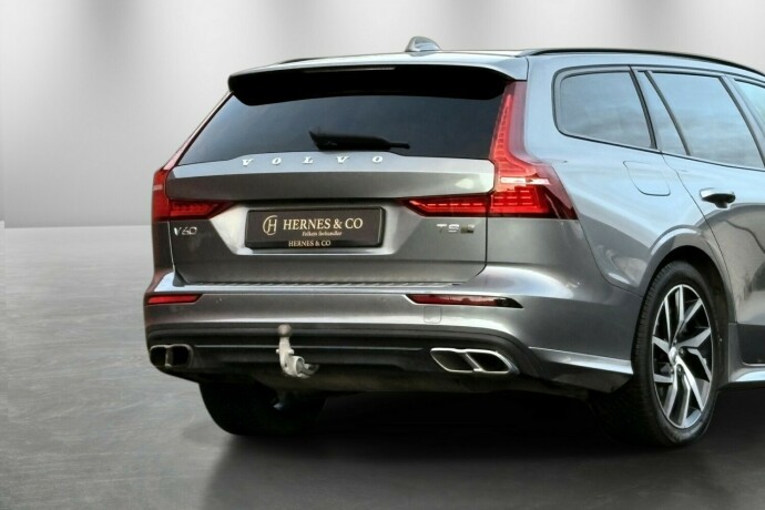 volvo-v60-plug-in-petrol-2020-big-6