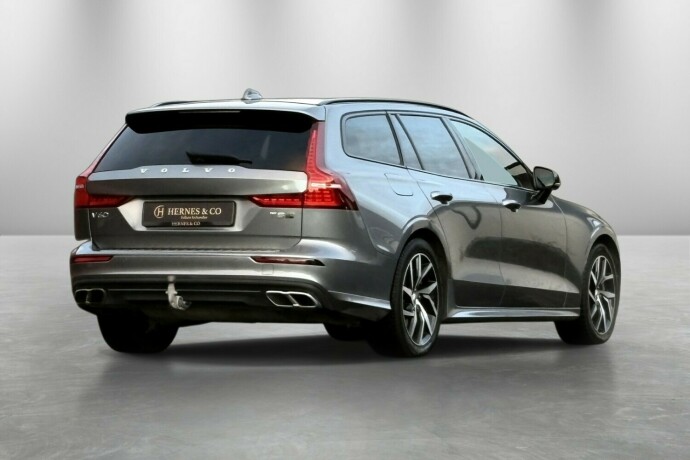 volvo-v60-plug-in-petrol-2020-big-5