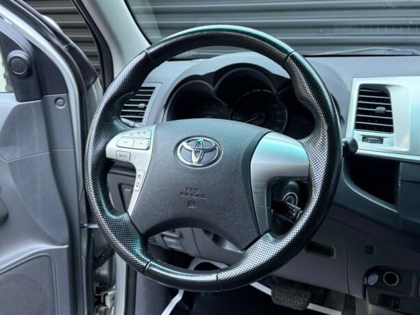 toyota-hilux-diesel-2012-big-12