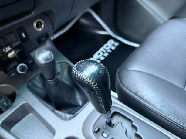 toyota-hilux-diesel-2012-big-24