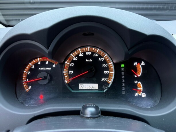 toyota-hilux-diesel-2012-big-15