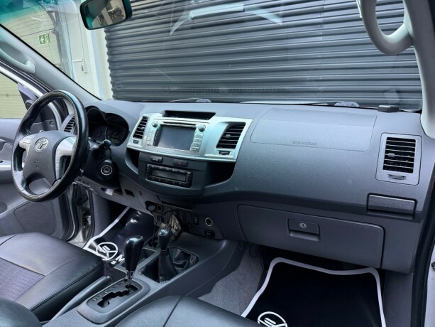 toyota-hilux-diesel-2012-big-11