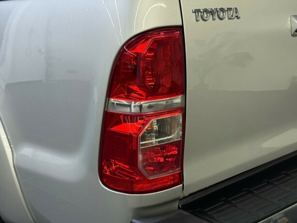 toyota-hilux-diesel-2012-big-7