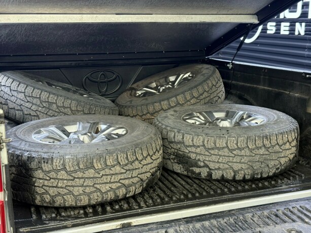 toyota-hilux-diesel-2012-big-30