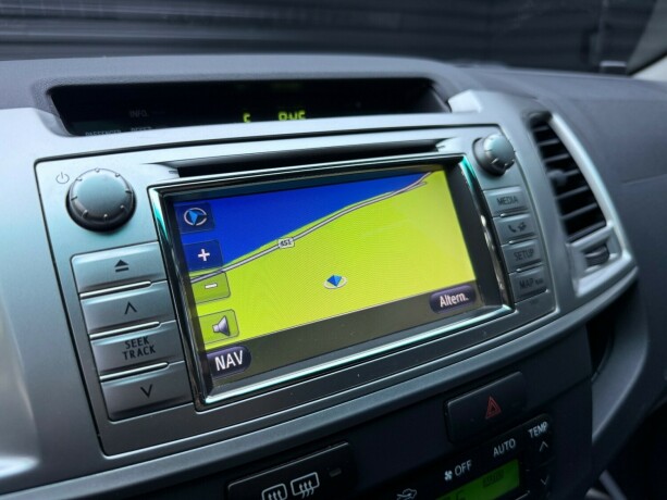 toyota-hilux-diesel-2012-big-16