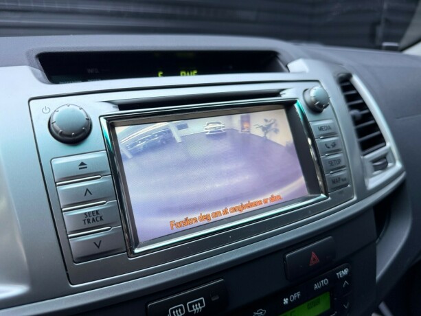 toyota-hilux-diesel-2012-big-17