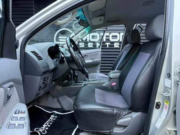 toyota-hilux-diesel-2012-big-26