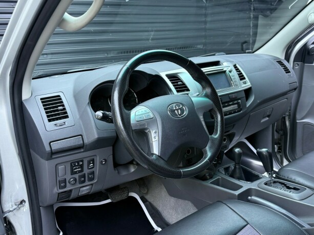 toyota-hilux-diesel-2012-big-10