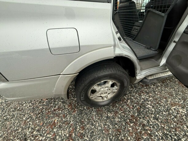 mitsubishi-pajero-bensin-2001-big-26