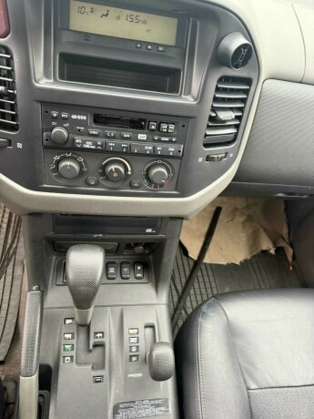 mitsubishi-pajero-bensin-2001-big-13