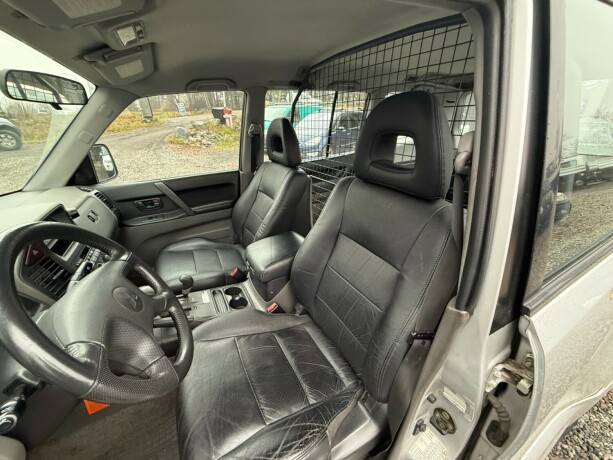 mitsubishi-pajero-bensin-2001-big-10