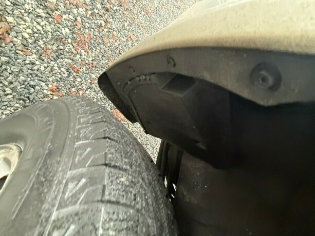 mitsubishi-pajero-bensin-2001-big-31