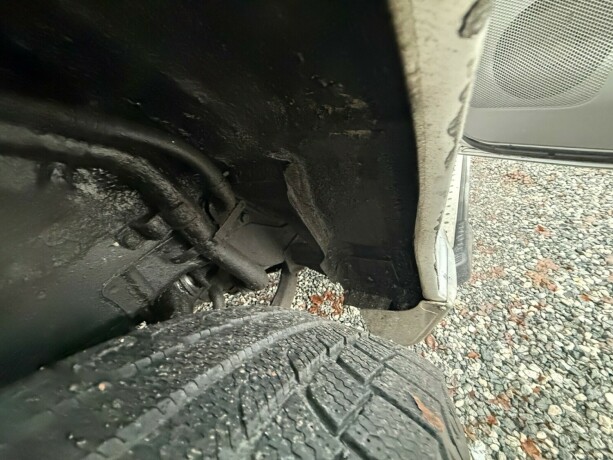 mitsubishi-pajero-bensin-2001-big-30