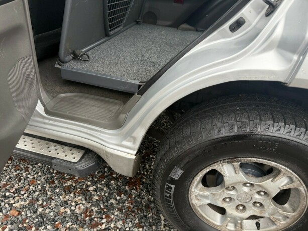 mitsubishi-pajero-bensin-2001-big-15