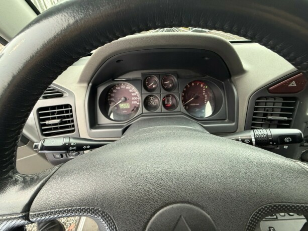 mitsubishi-pajero-bensin-2001-big-9