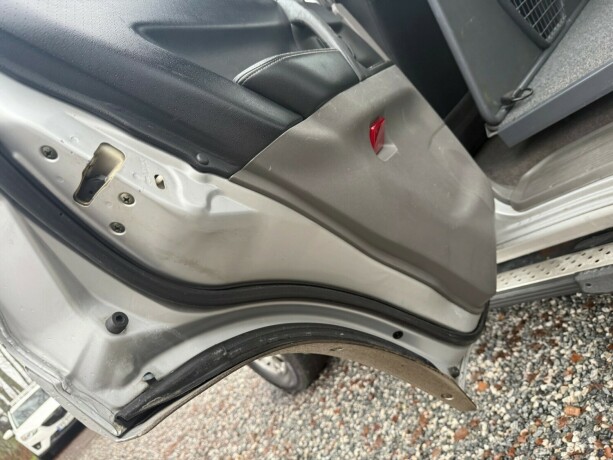 mitsubishi-pajero-bensin-2001-big-20