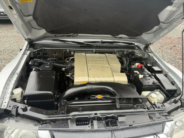 mitsubishi-pajero-bensin-2001-big-36