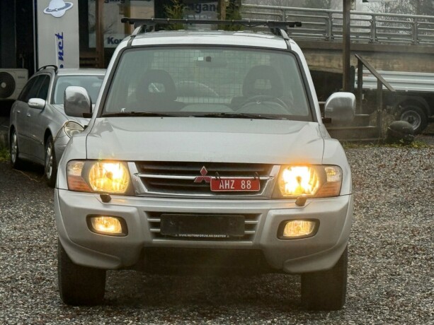 mitsubishi-pajero-bensin-2001-big-2