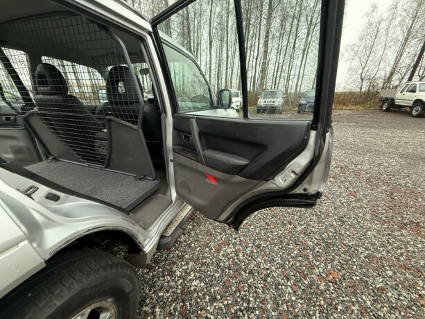 mitsubishi-pajero-bensin-2001-big-27