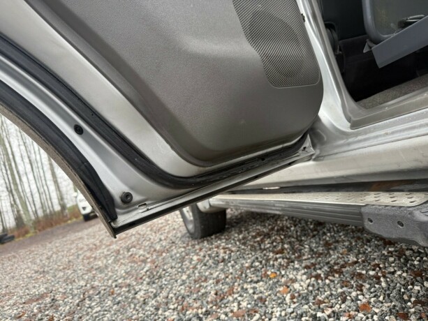 mitsubishi-pajero-bensin-2001-big-19