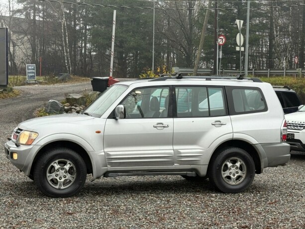 mitsubishi-pajero-bensin-2001-big-4