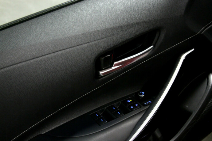 toyota-corolla-elektrisitetbensin-2021-big-20