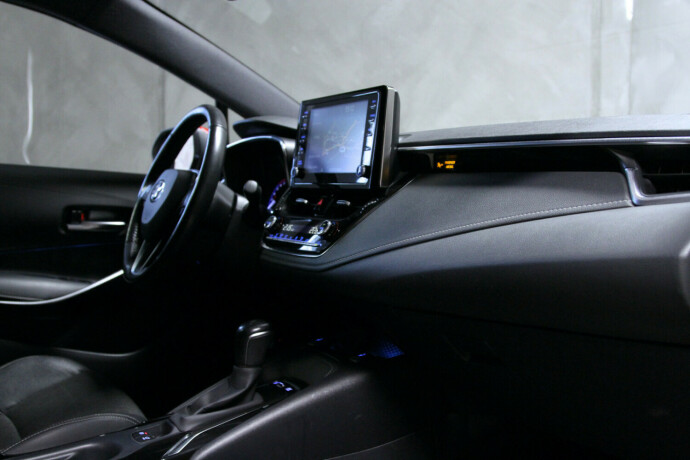 toyota-corolla-elektrisitetbensin-2021-big-5