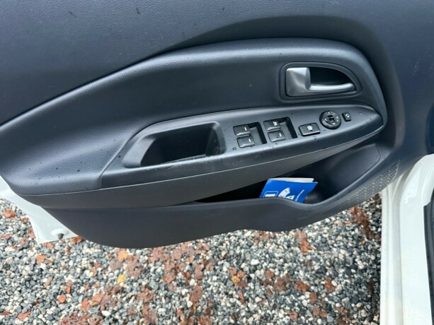 kia-rio-bensin-2013-big-13