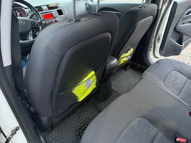 kia-rio-bensin-2013-big-10