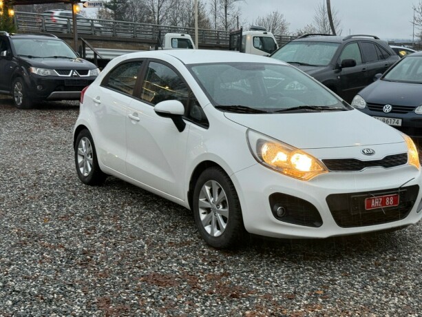 kia-rio-bensin-2013-big-0