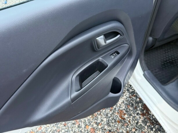 kia-rio-bensin-2013-big-9