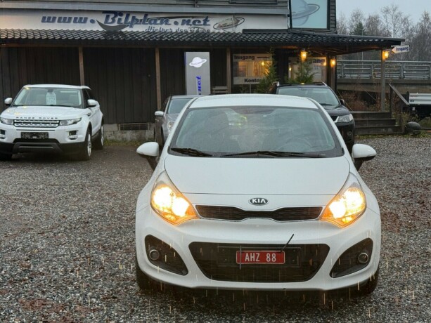 kia-rio-bensin-2013-big-1
