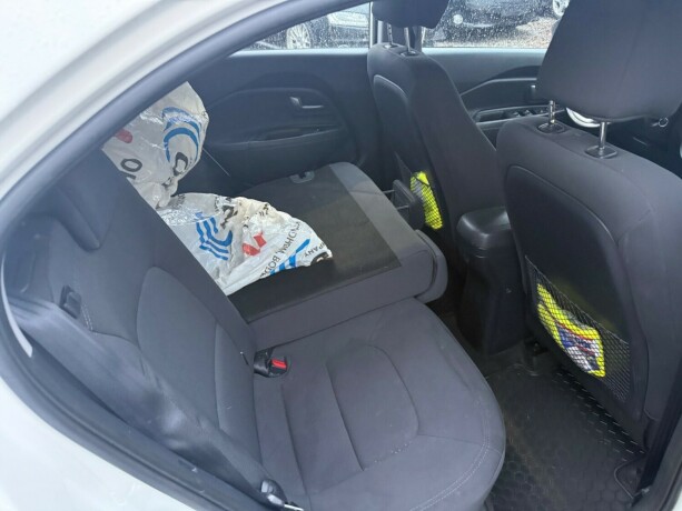 kia-rio-bensin-2013-big-6