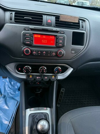 kia-rio-bensin-2013-big-16